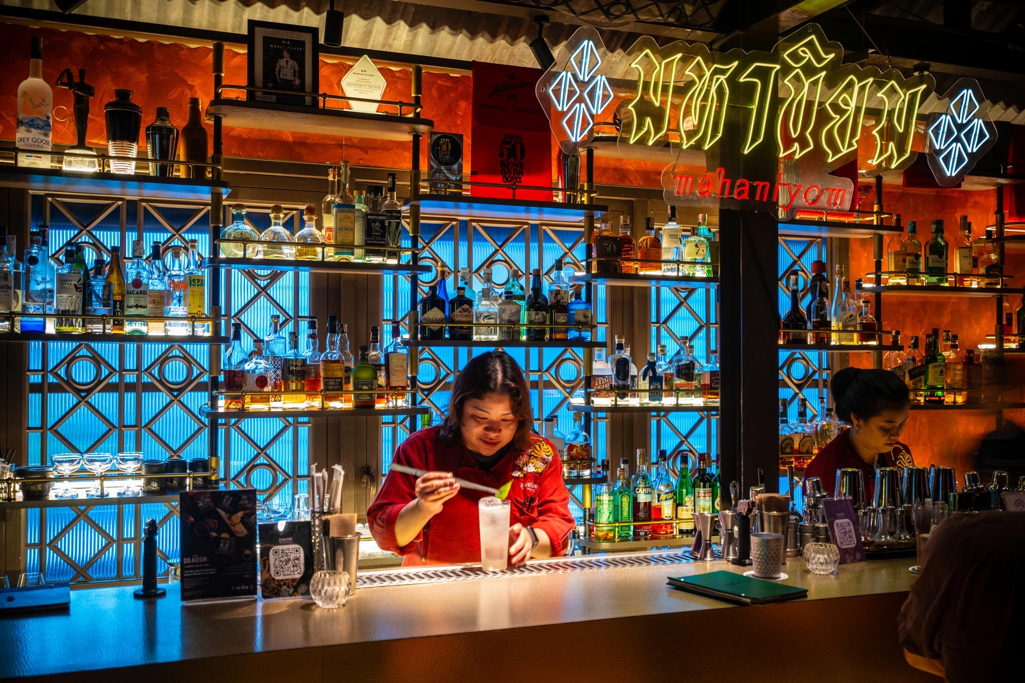 Making drinks at Mahaniyom. Photo: Fred Siggins